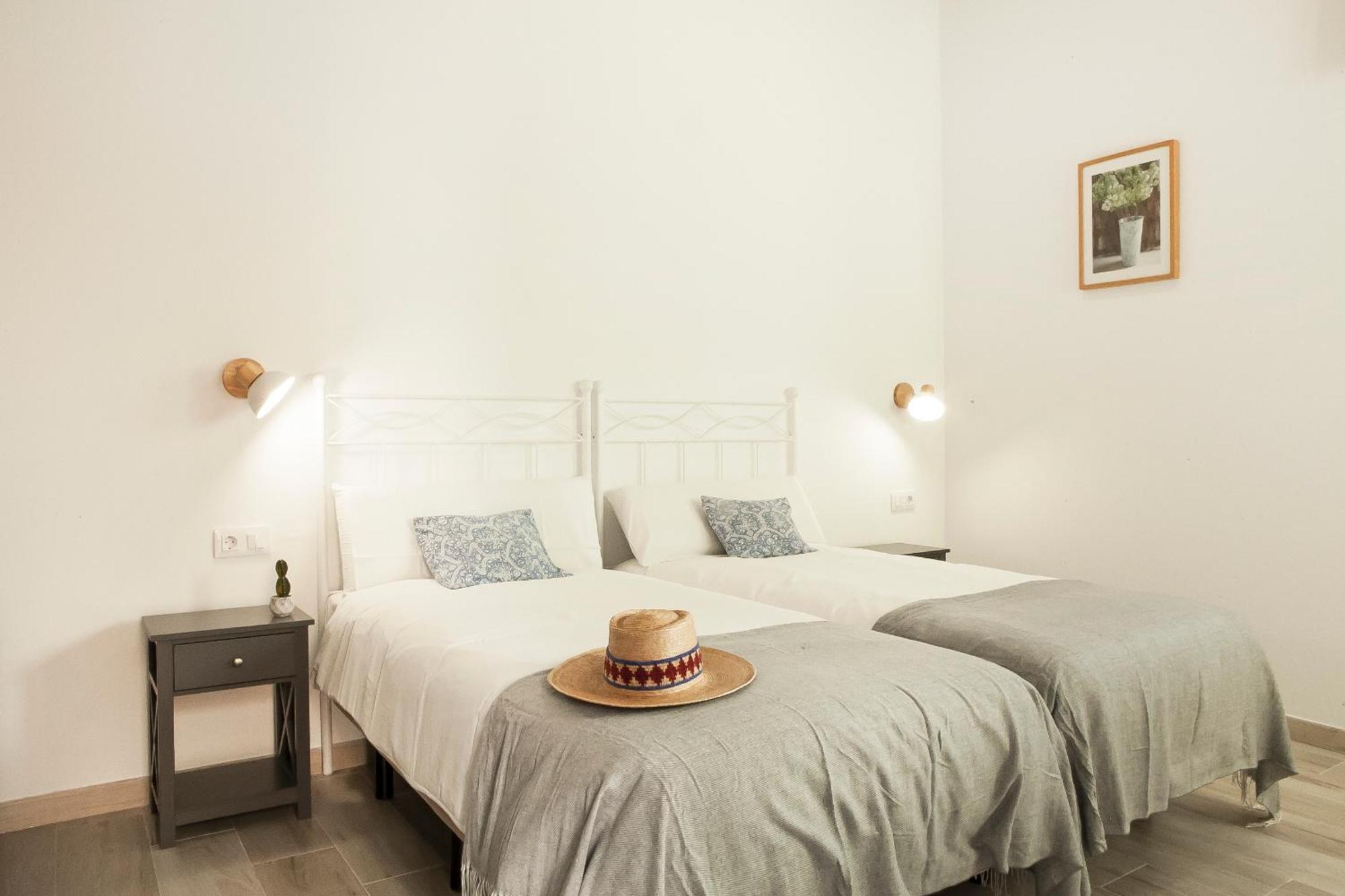 Apartamentos Rg Hospital Valme เซบีญา ภายนอก รูปภาพ