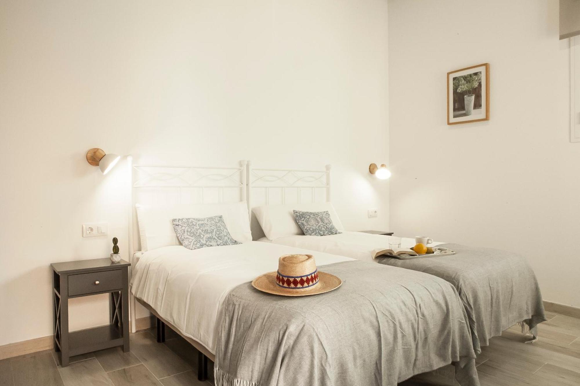 Apartamentos Rg Hospital Valme เซบีญา ภายนอก รูปภาพ