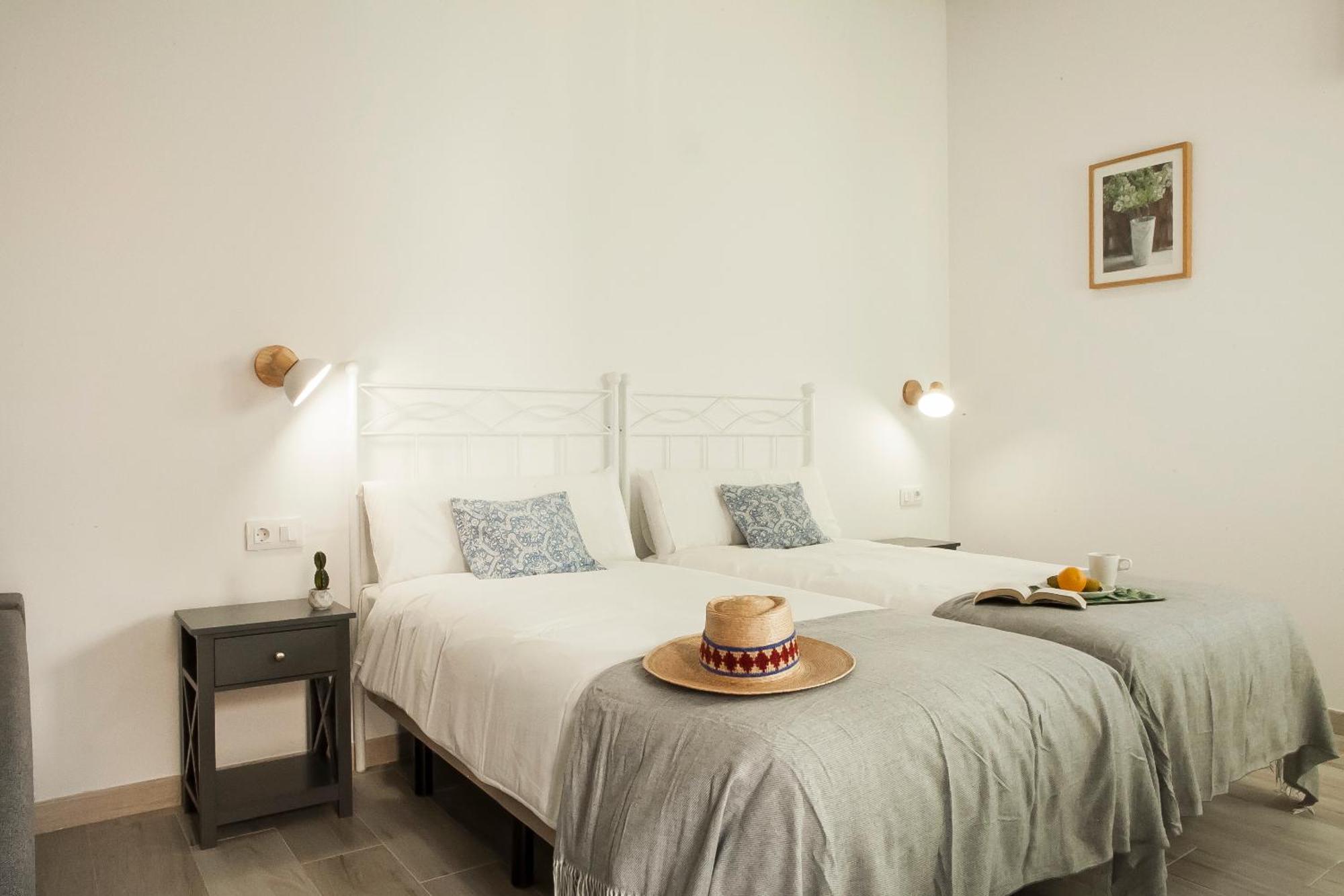 Apartamentos Rg Hospital Valme เซบีญา ภายนอก รูปภาพ