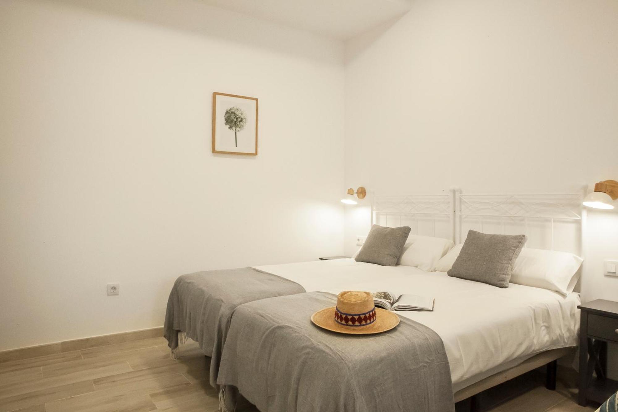 Apartamentos Rg Hospital Valme เซบีญา ภายนอก รูปภาพ